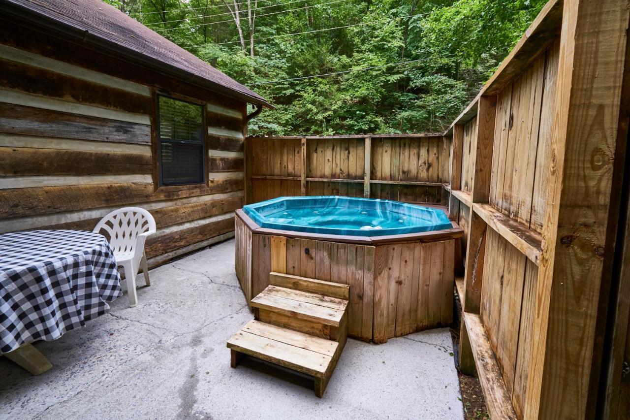 A Cabin In The Woods Pigeon Forge Exterior photo